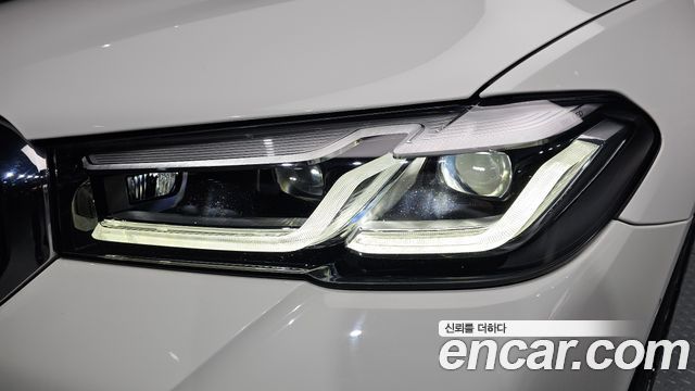 BMW 5-Series 2022 — photo 8
