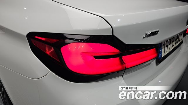 BMW 5-Series 2022 — photo 9