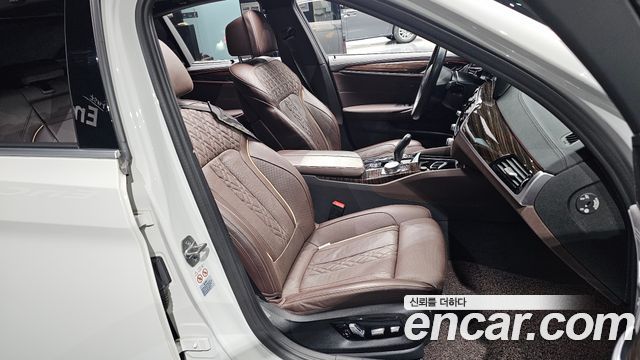 BMW 5-Series 2022 — photo 16