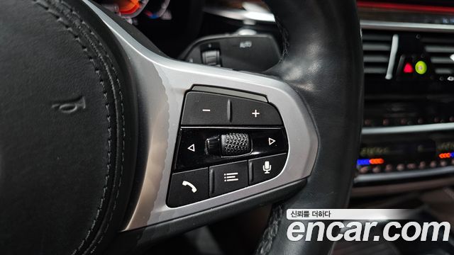 BMW 5-Series 2022 — photo 28