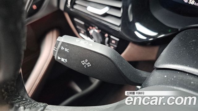 BMW 5-Series 2022 — photo 29