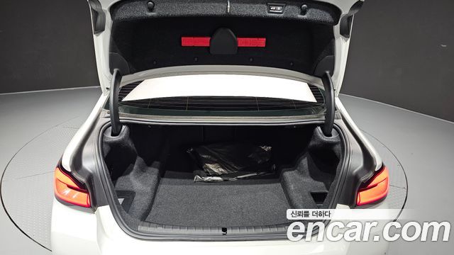 BMW 5-Series 2022 — photo 34