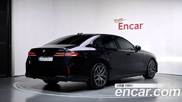 BMW 5-Series 2024 — photo 2