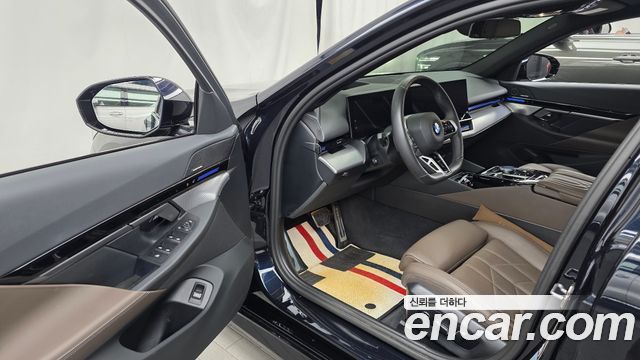 BMW 5-Series 2024 — photo 13