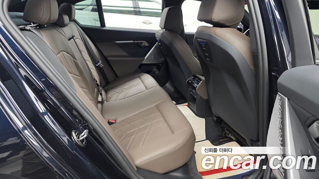 BMW 5-Series 2024 — photo 17