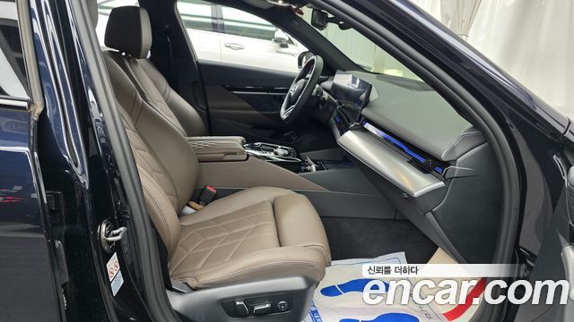 BMW 5-Series 2024 — photo 16