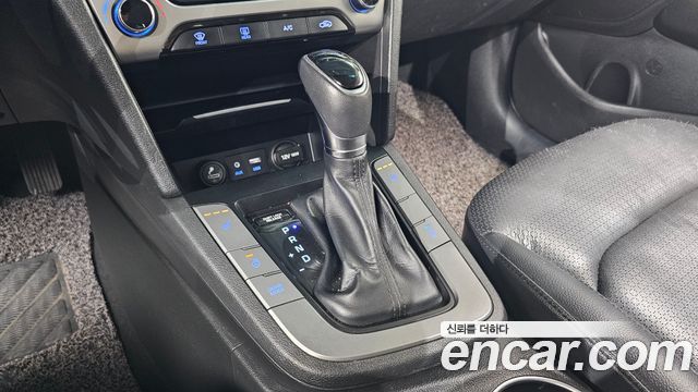 Hyundai AVANTE 2016 — photo 9