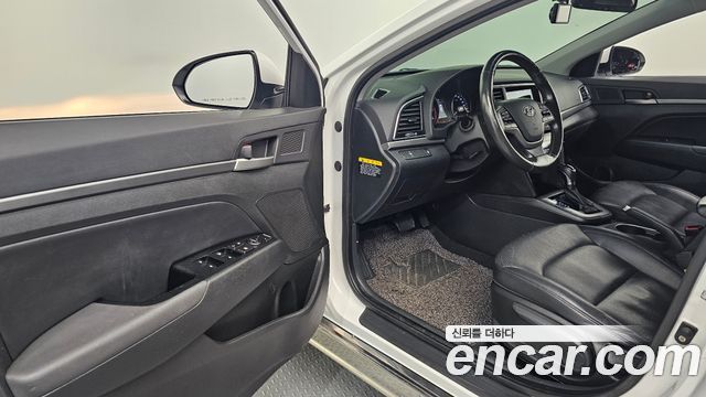 Hyundai AVANTE 2016 — photo 10