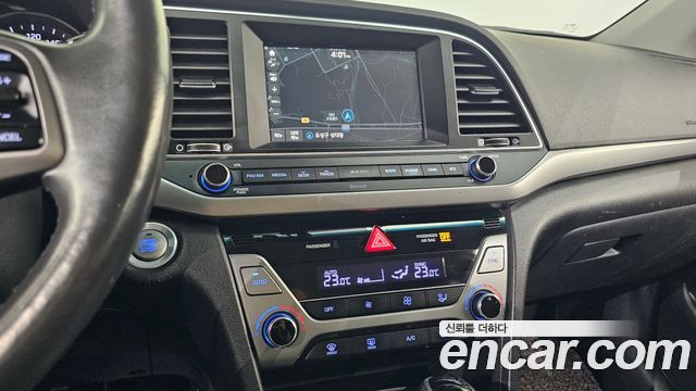 Hyundai AVANTE 2016 — photo 12