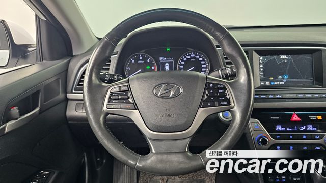 Hyundai AVANTE 2016 — photo 13
