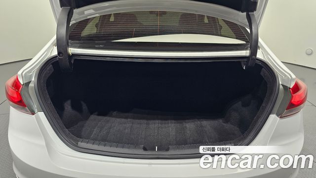 Hyundai AVANTE 2016 — photo 15