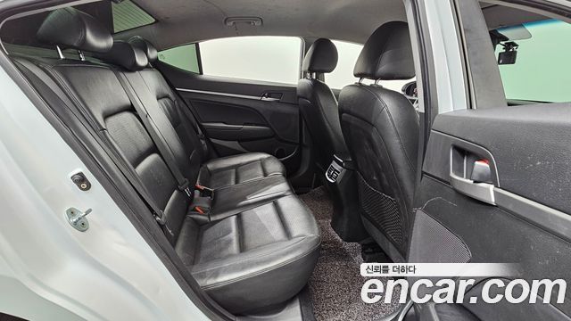Hyundai AVANTE 2016 — photo 16