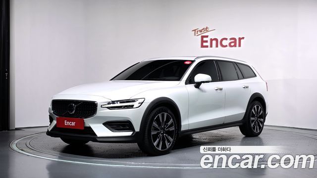 Volvo V60 2024 — photo 1