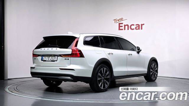 Volvo V60 2024 — photo 2