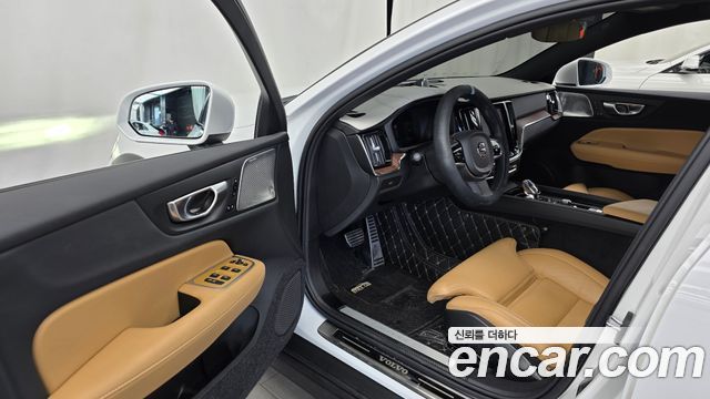 Volvo V60 2024 — photo 13