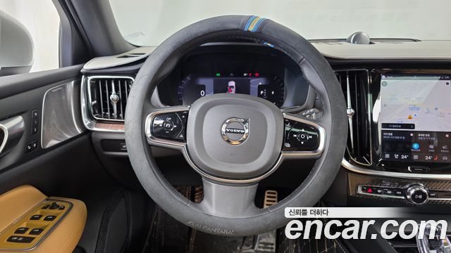 Volvo V60 2024 — photo 18