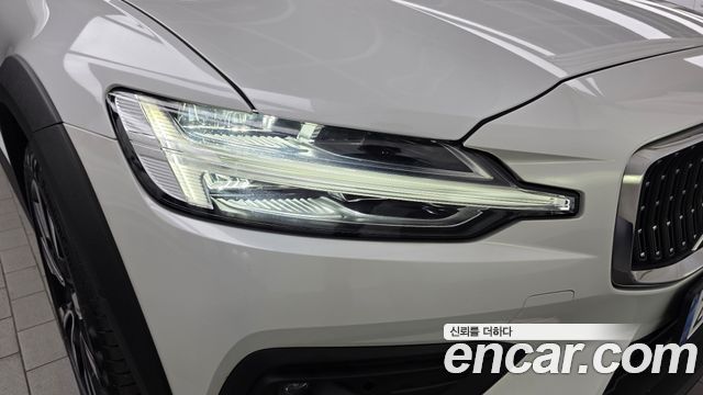 Volvo V60 2024 — photo 8