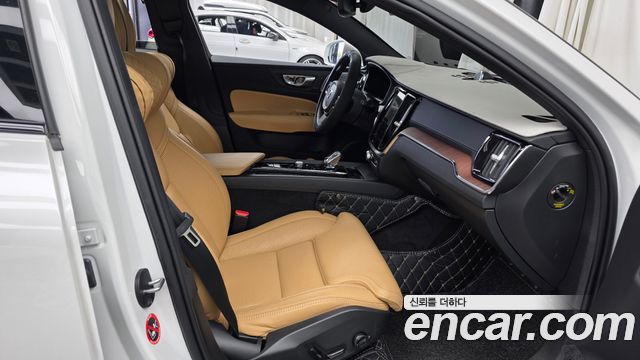 Volvo V60 2024 — photo 16