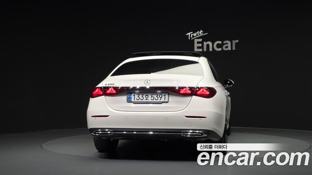 Mercedes-Benz E-Class 2024 — photo 4