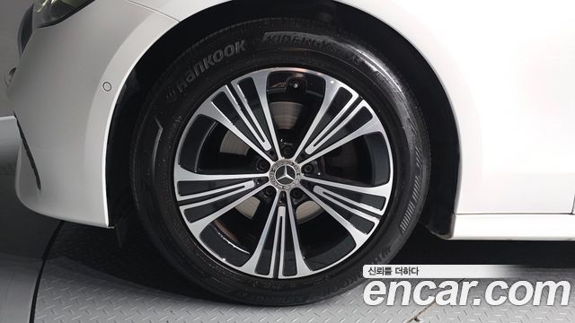 Mercedes-Benz E-Class 2024 — photo 5