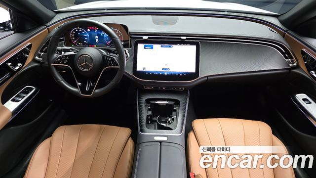 Mercedes-Benz E-Class 2024 — photo 10