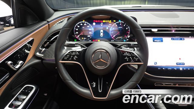 Mercedes-Benz E-Class 2024 — photo 19