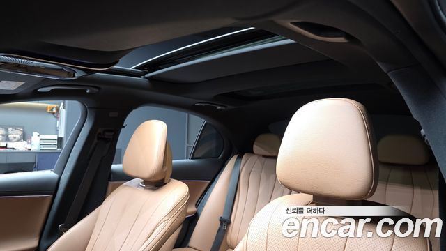 Mercedes-Benz E-Class 2024 — photo 25