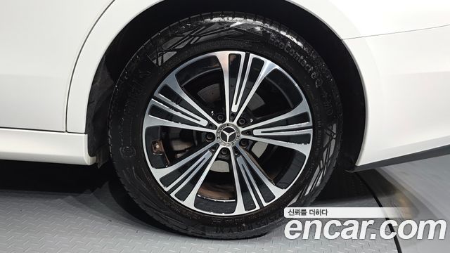 Mercedes-Benz E-Class 2024 — photo 7