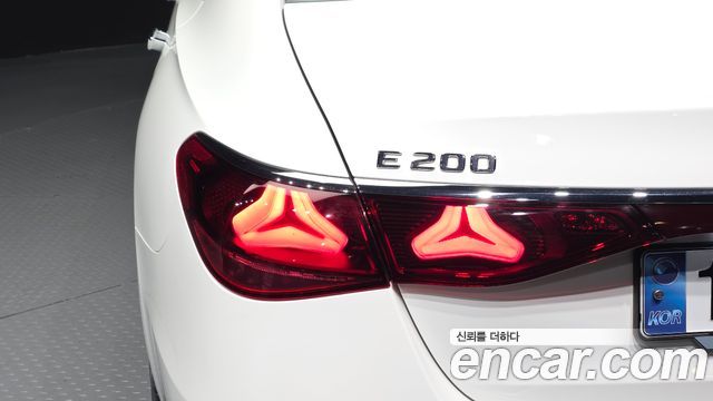 Mercedes-Benz E-Class 2024 — photo 9