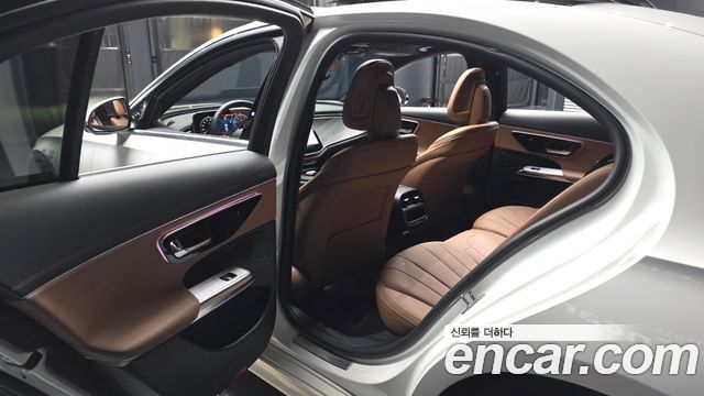 Mercedes-Benz E-Class 2024 — photo 16