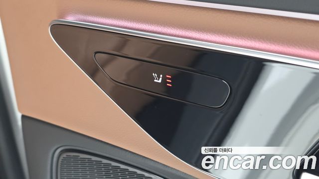 Mercedes-Benz E-Class 2024 — photo 28