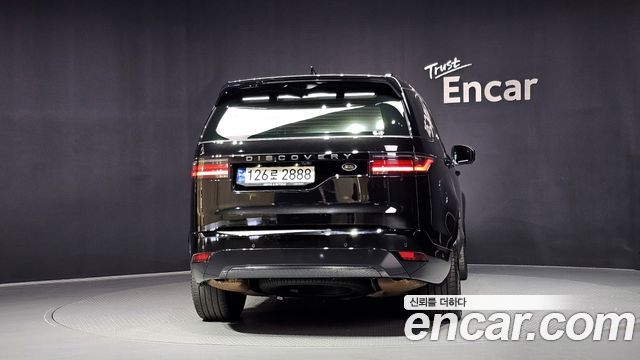 Land Rover Discovery 2023 — photo 4