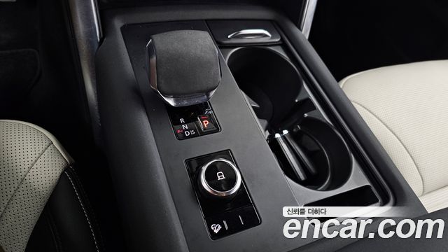 Land Rover Discovery 2023 — photo 12