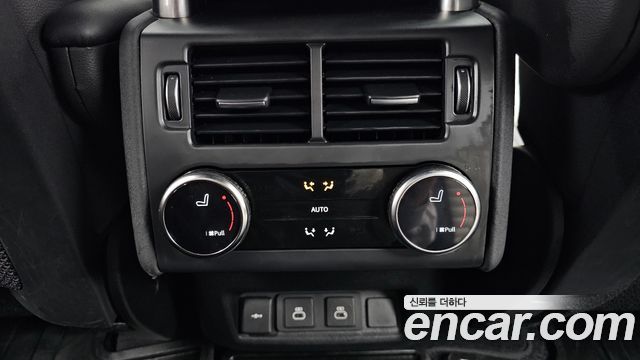 Land Rover Discovery 2023 — photo 24