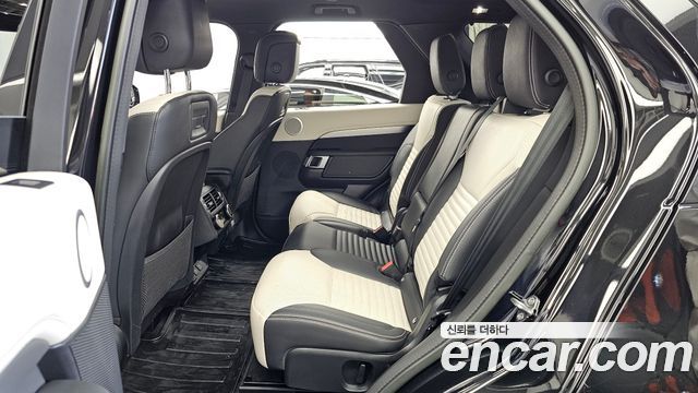 Land Rover Discovery 2023 — photo 16