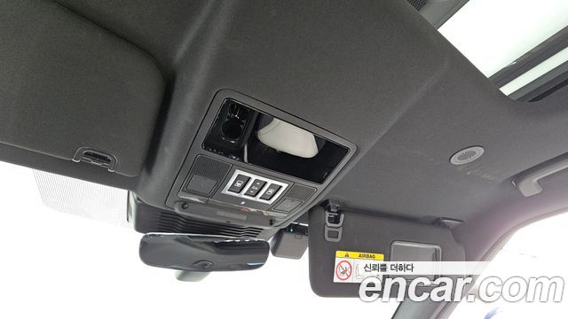 Land Rover Discovery 2023 — photo 32