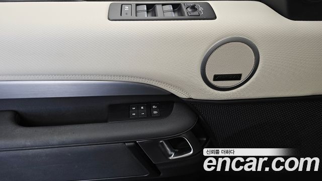 Land Rover Discovery 2023 — photo 35