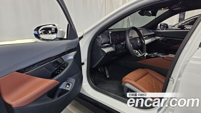 BMW 5-Series 2026 — photo 13