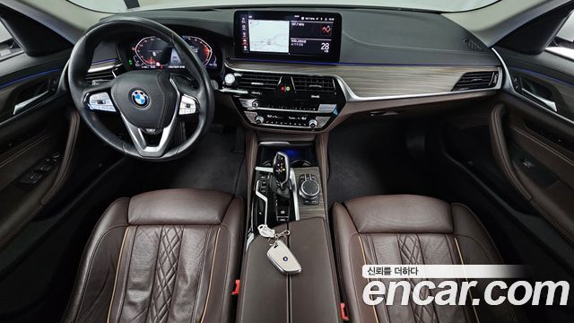 BMW 5-Series 2021 — photo 10