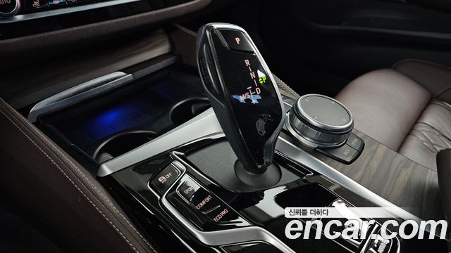 BMW 5-Series 2021 — photo 12