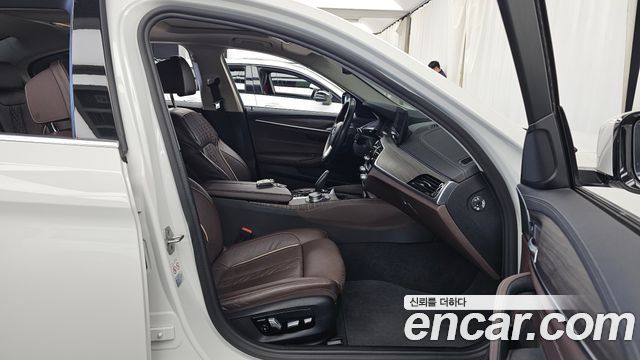 BMW 5-Series 2021 — photo 17