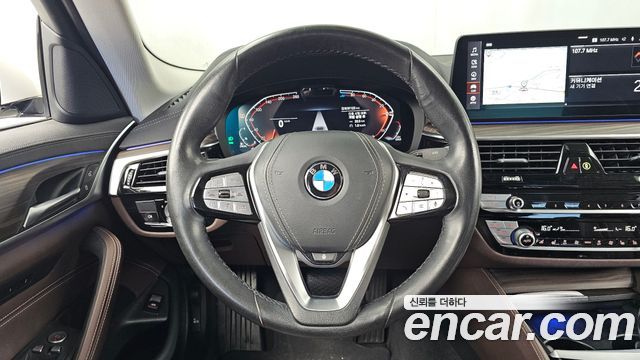 BMW 5-Series 2021 — photo 19