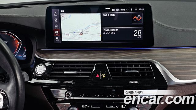 BMW 5-Series 2021 — photo 20