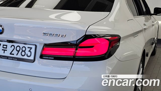 BMW 5-Series 2021 — photo 9