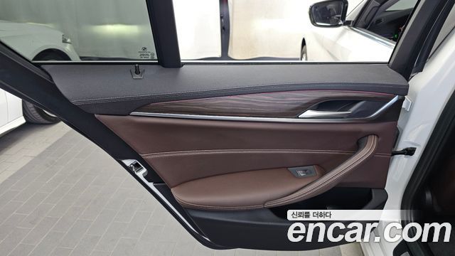 BMW 5-Series 2021 — photo 15