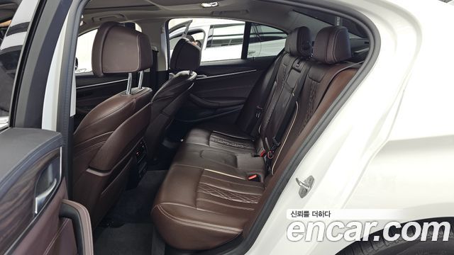 BMW 5-Series 2021 — photo 16