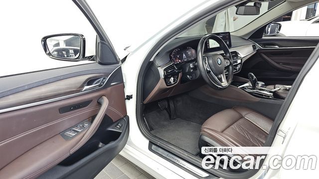 BMW 5-Series 2021 — photo 31