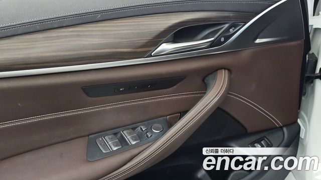 BMW 5-Series 2021 — photo 33