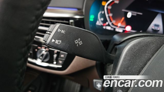BMW 5-Series 2021 — photo 34