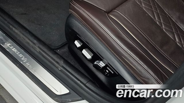 BMW 5-Series 2021 — photo 35